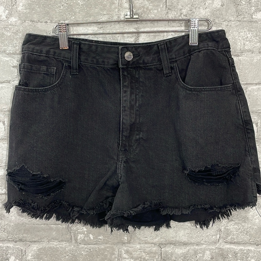 Hollister Black Ultra High Rise Relaxed Vintage Short 3”